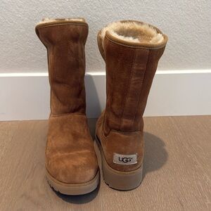 Ugg Chestnut boots size 8.5 US and 7 UK. Excellent condition.